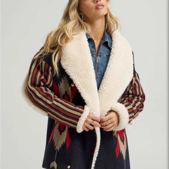 Tribal Patterned Jacket with Shearling Collar - Picture 3 of 6